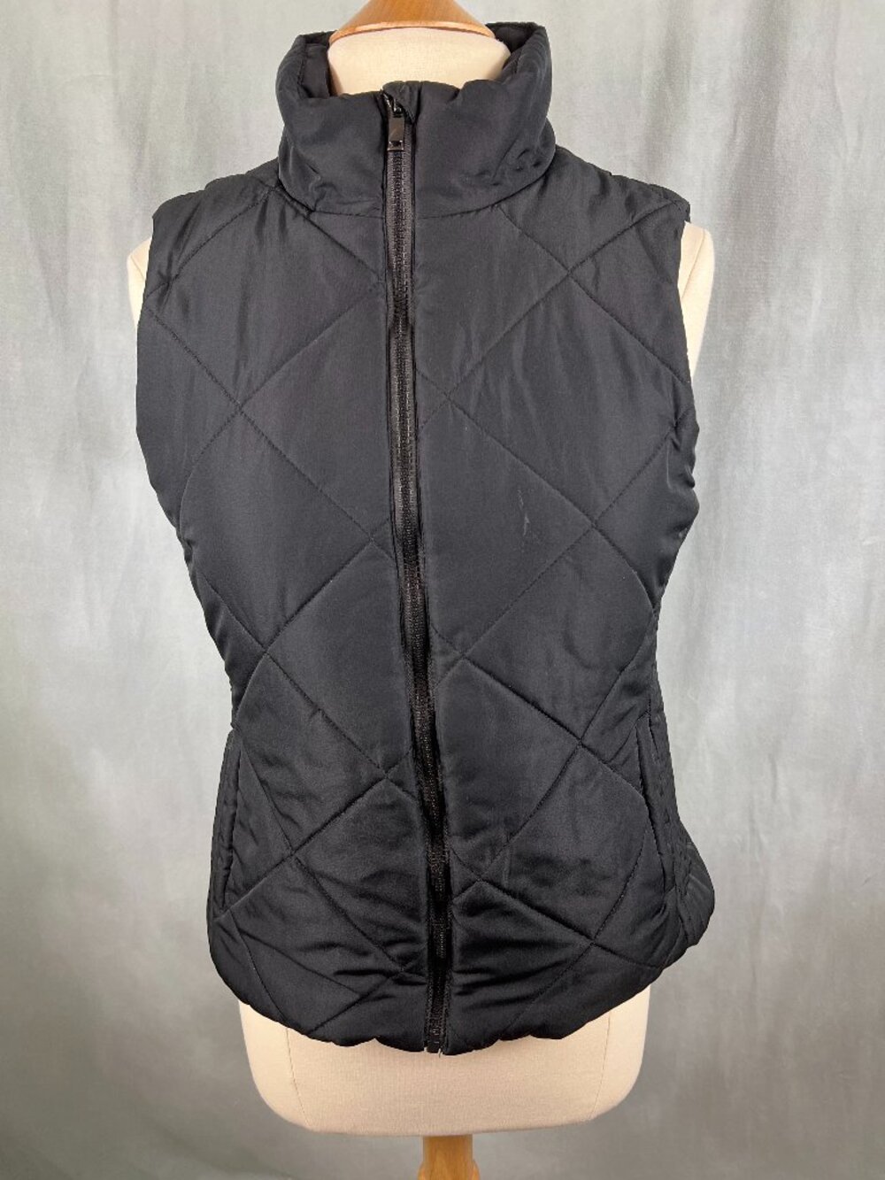 Women's New York  & Company Black  Full Zip Quilted Puffer Vest Size Medium